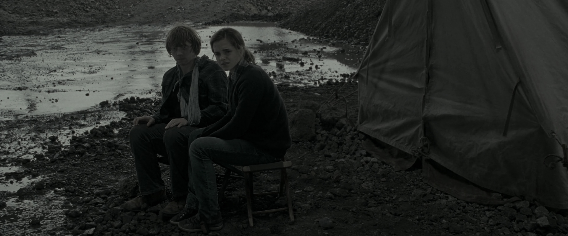 EmmaWatsonFan_dot_nl-HarryPotterAndTheDeathlyHallowsPart1-4306.jpg EmmaWatsonFan_dot_nl-HarryPotterAndTheDeathlyHallowsPart1-4306.jpg