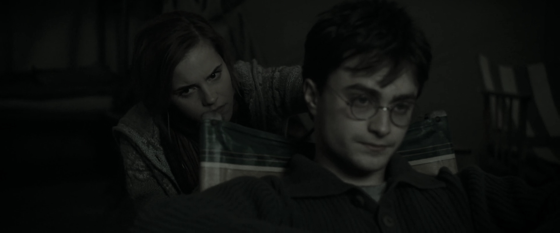 EmmaWatsonFan_dot_nl-HarryPotterAndTheDeathlyHallowsPart1-4342.jpg EmmaWatsonFan_dot_nl-HarryPotterAndTheDeathlyHallowsPart1-4342.jpg