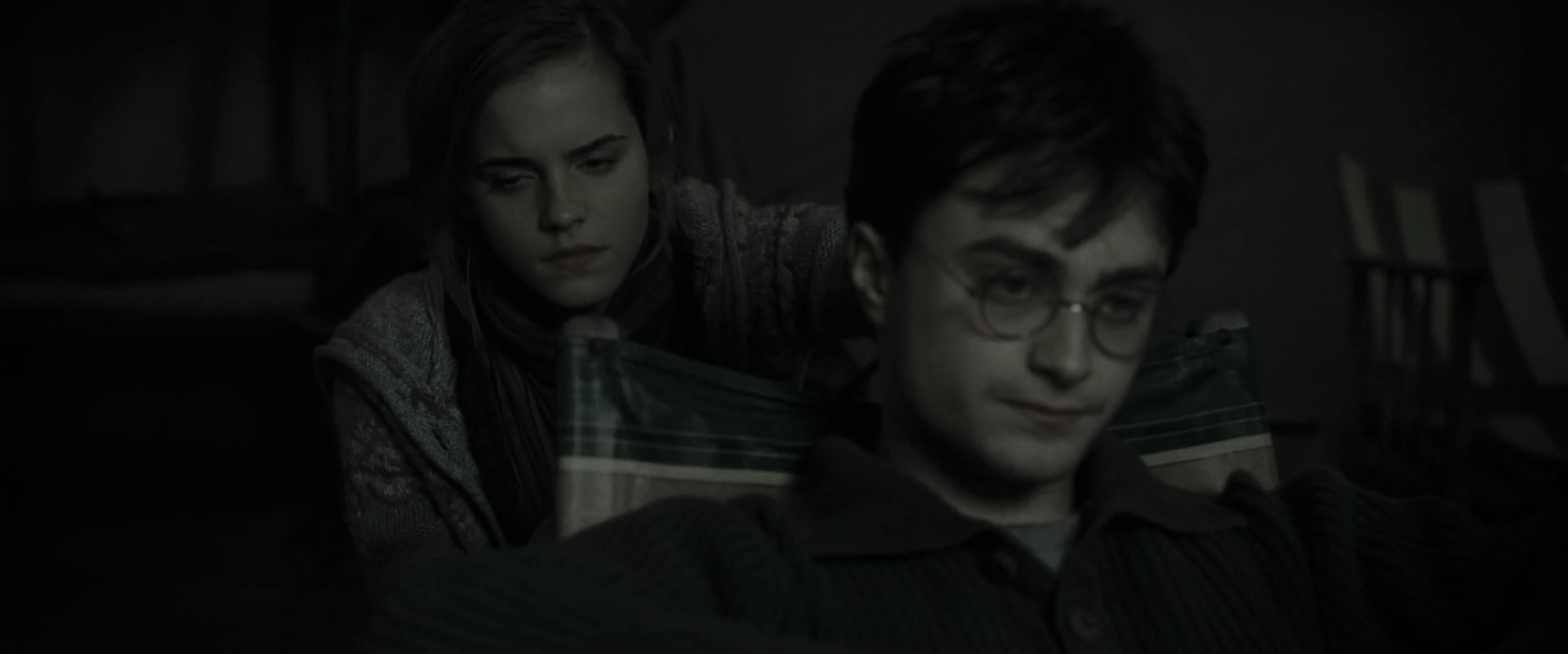 EmmaWatsonFan_dot_nl-HarryPotterAndTheDeathlyHallowsPart1-4343.jpg EmmaWatsonFan_dot_nl-HarryPotterAndTheDeathlyHallowsPart1-4343.jpg