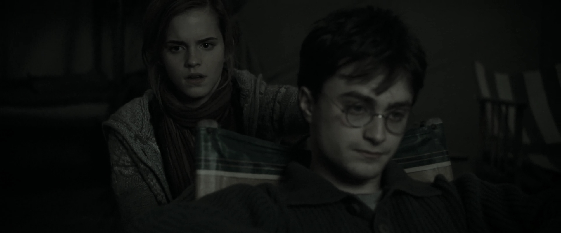 EmmaWatsonFan_dot_nl-HarryPotterAndTheDeathlyHallowsPart1-4344.jpg EmmaWatsonFan_dot_nl-HarryPotterAndTheDeathlyHallowsPart1-4344.jpg