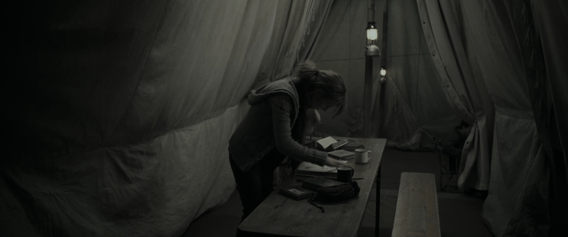 EmmaWatsonFan_dot_nl-HarryPotterAndTheDeathlyHallowsPart1-4351.jpg EmmaWatsonFan_dot_nl-HarryPotterAndTheDeathlyHallowsPart1-4351.jpg