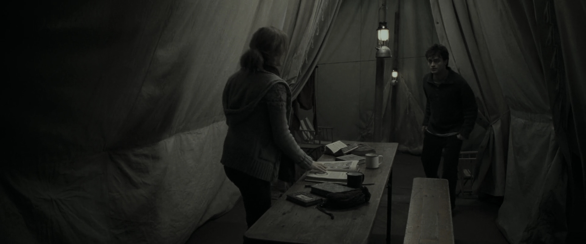 EmmaWatsonFan_dot_nl-HarryPotterAndTheDeathlyHallowsPart1-4354.jpg EmmaWatsonFan_dot_nl-HarryPotterAndTheDeathlyHallowsPart1-4354.jpg