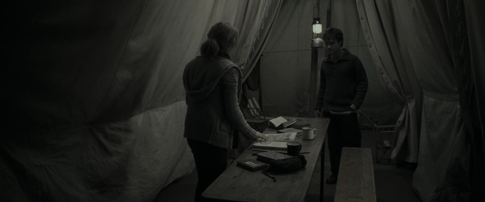 EmmaWatsonFan_dot_nl-HarryPotterAndTheDeathlyHallowsPart1-4356.jpg EmmaWatsonFan_dot_nl-HarryPotterAndTheDeathlyHallowsPart1-4356.jpg