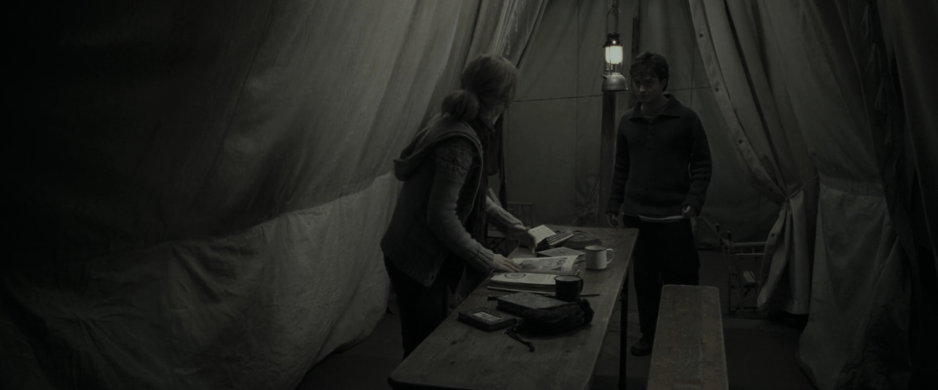 EmmaWatsonFan_dot_nl-HarryPotterAndTheDeathlyHallowsPart1-4357.jpg EmmaWatsonFan_dot_nl-HarryPotterAndTheDeathlyHallowsPart1-4357.jpg