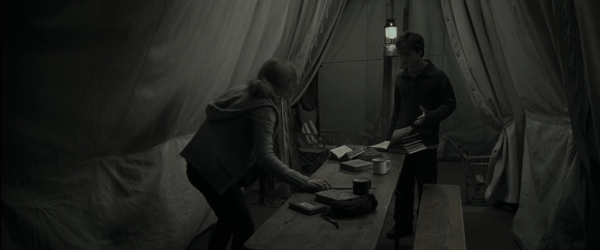 EmmaWatsonFan_dot_nl-HarryPotterAndTheDeathlyHallowsPart1-4371.jpg EmmaWatsonFan_dot_nl-HarryPotterAndTheDeathlyHallowsPart1-4371.jpg