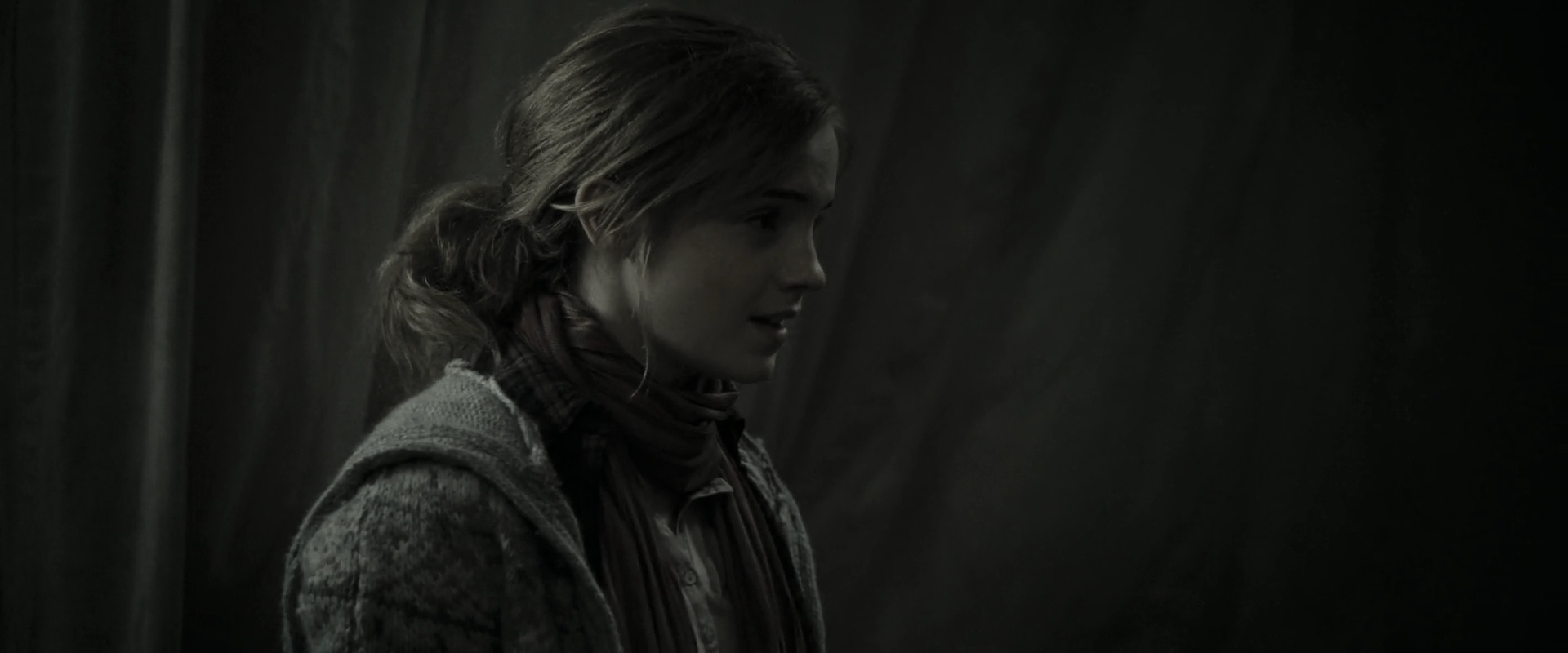 EmmaWatsonFan_dot_nl-HarryPotterAndTheDeathlyHallowsPart1-4378.jpg EmmaWatsonFan_dot_nl-HarryPotterAndTheDeathlyHallowsPart1-4378.jpg