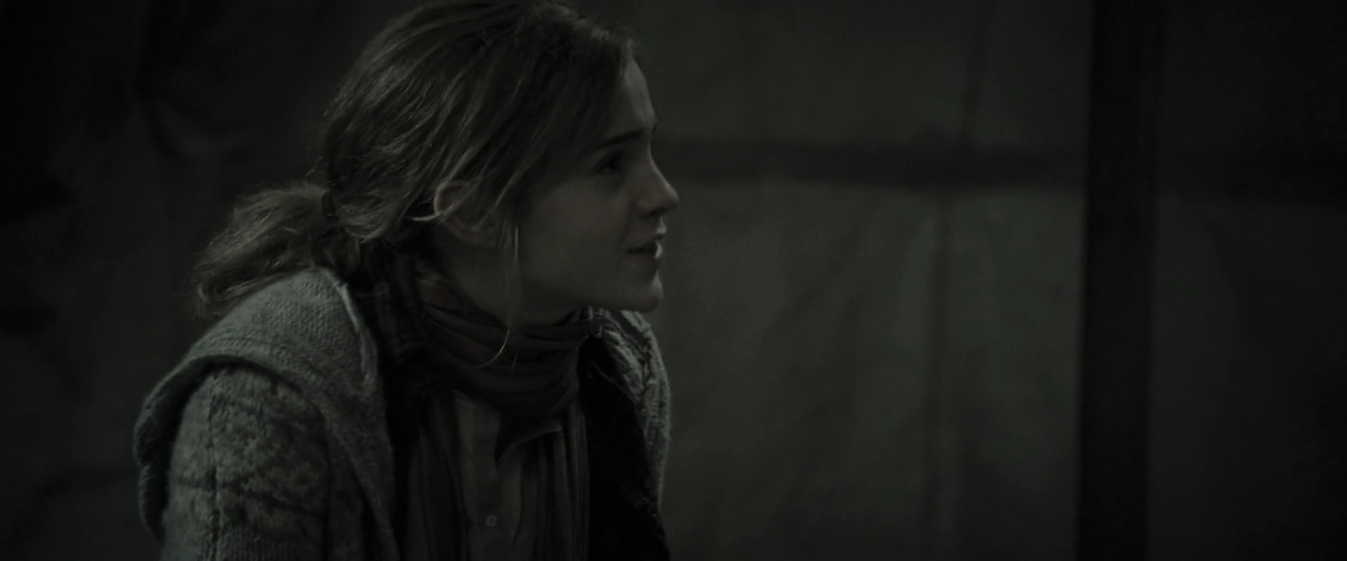 EmmaWatsonFan_dot_nl-HarryPotterAndTheDeathlyHallowsPart1-4383.jpg EmmaWatsonFan_dot_nl-HarryPotterAndTheDeathlyHallowsPart1-4383.jpg