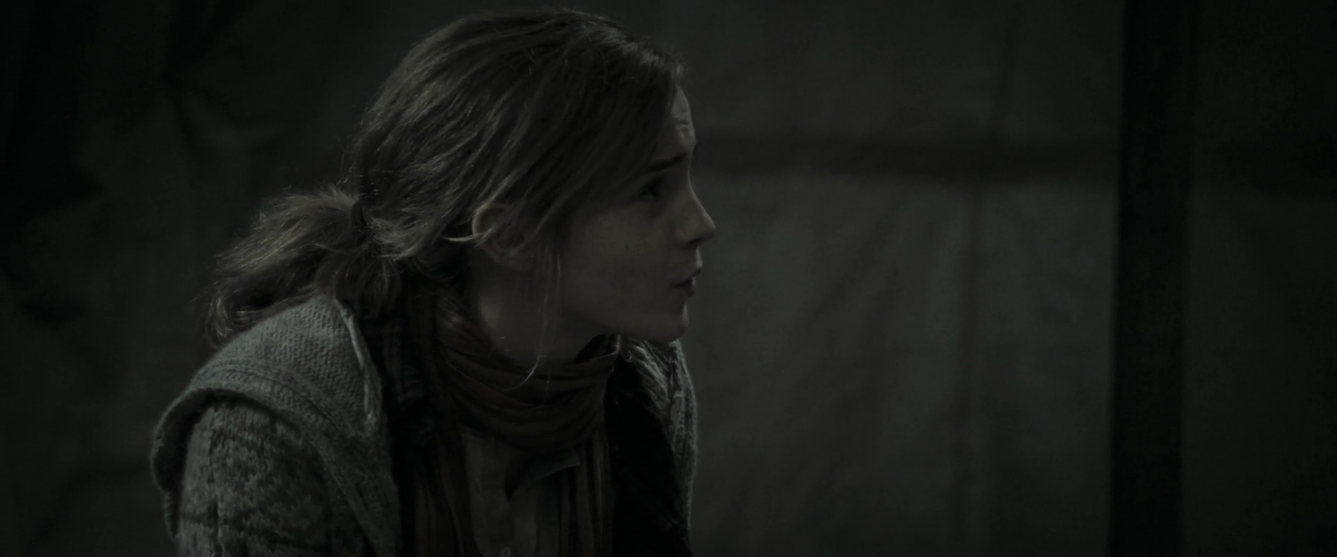 EmmaWatsonFan_dot_nl-HarryPotterAndTheDeathlyHallowsPart1-4386.jpg EmmaWatsonFan_dot_nl-HarryPotterAndTheDeathlyHallowsPart1-4386.jpg