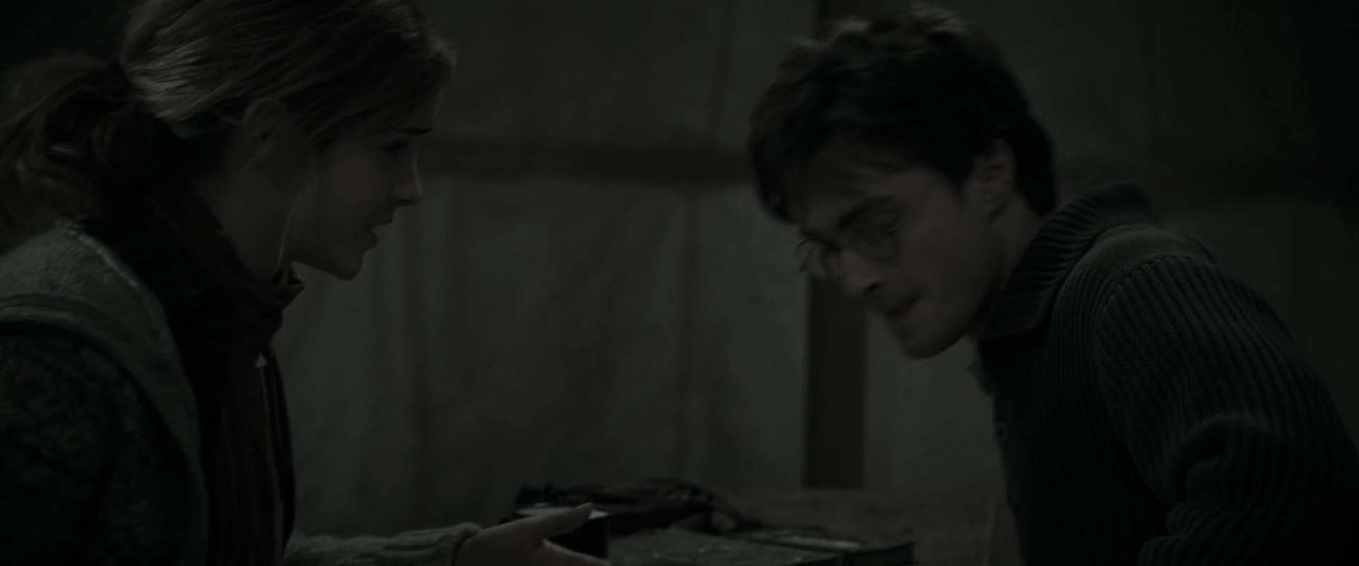 EmmaWatsonFan_dot_nl-HarryPotterAndTheDeathlyHallowsPart1-4393.jpg EmmaWatsonFan_dot_nl-HarryPotterAndTheDeathlyHallowsPart1-4393.jpg