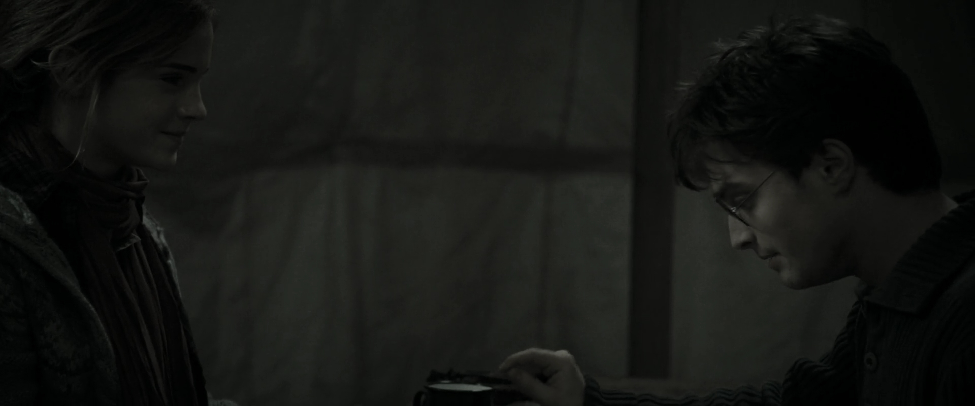 EmmaWatsonFan_dot_nl-HarryPotterAndTheDeathlyHallowsPart1-4400.jpg EmmaWatsonFan_dot_nl-HarryPotterAndTheDeathlyHallowsPart1-4400.jpg