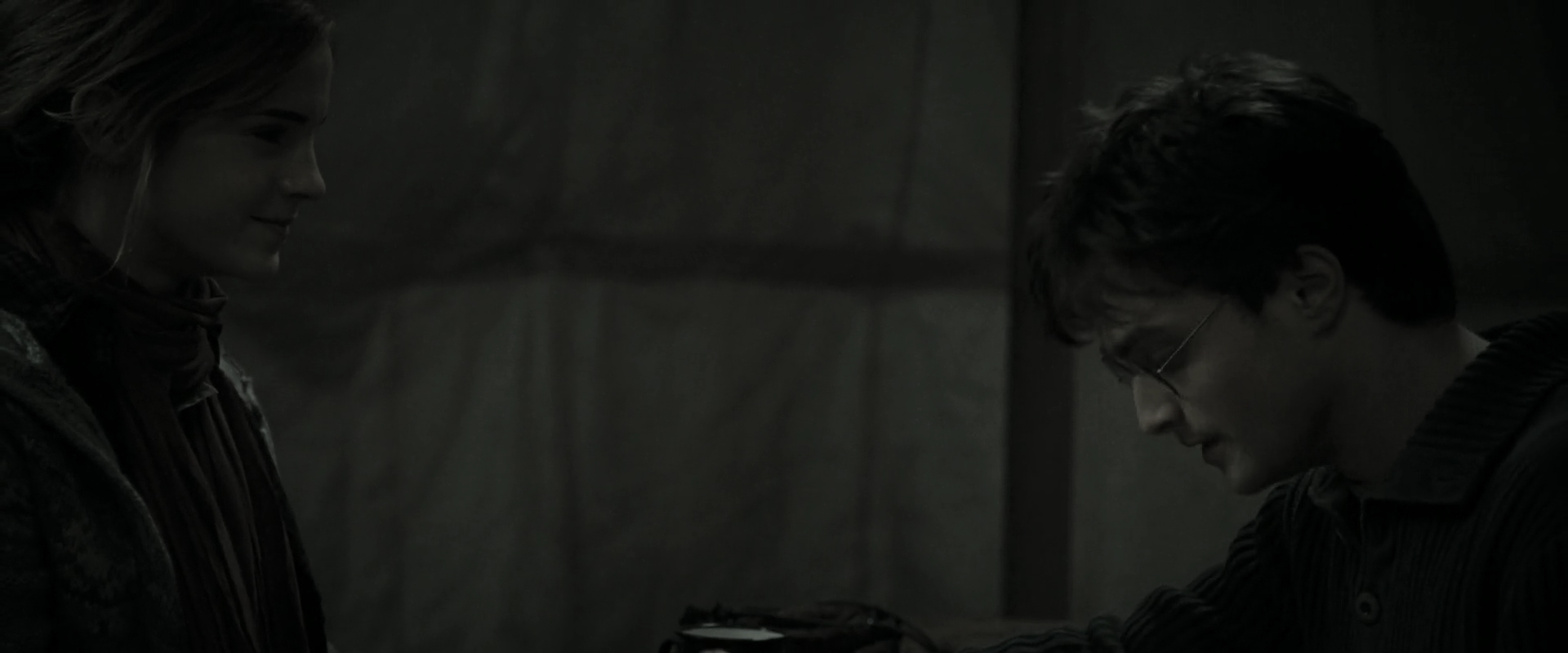 EmmaWatsonFan_dot_nl-HarryPotterAndTheDeathlyHallowsPart1-4401.jpg EmmaWatsonFan_dot_nl-HarryPotterAndTheDeathlyHallowsPart1-4401.jpg