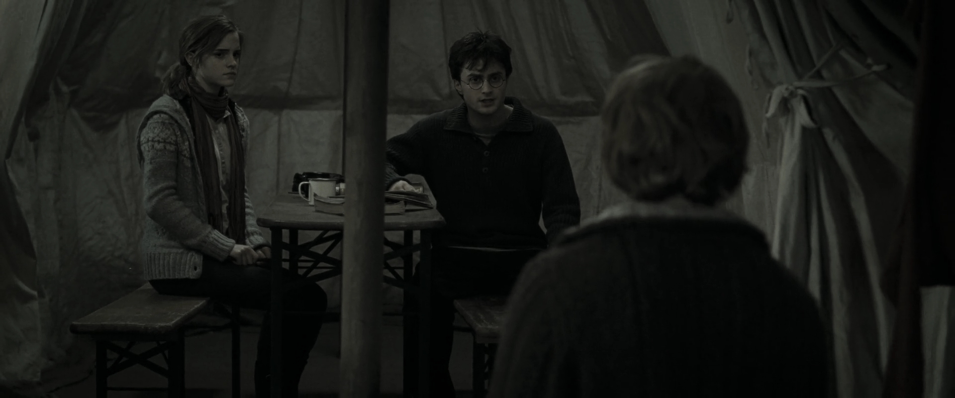 EmmaWatsonFan_dot_nl-HarryPotterAndTheDeathlyHallowsPart1-4436.jpg EmmaWatsonFan_dot_nl-HarryPotterAndTheDeathlyHallowsPart1-4436.jpg