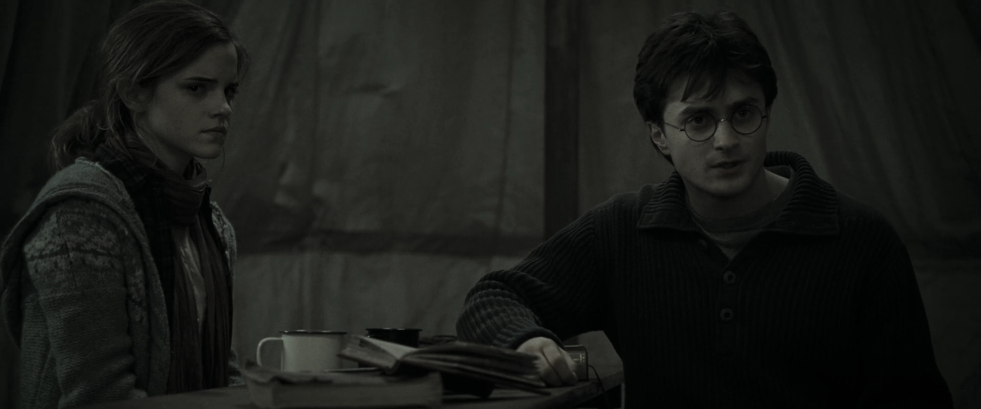 EmmaWatsonFan_dot_nl-HarryPotterAndTheDeathlyHallowsPart1-4446.jpg EmmaWatsonFan_dot_nl-HarryPotterAndTheDeathlyHallowsPart1-4446.jpg