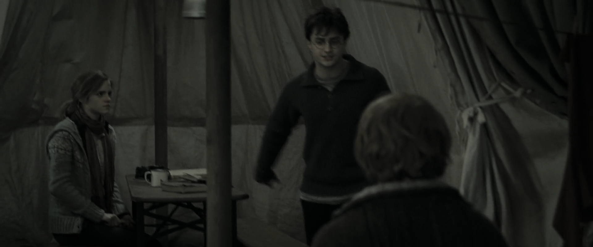 EmmaWatsonFan_dot_nl-HarryPotterAndTheDeathlyHallowsPart1-4451.jpg