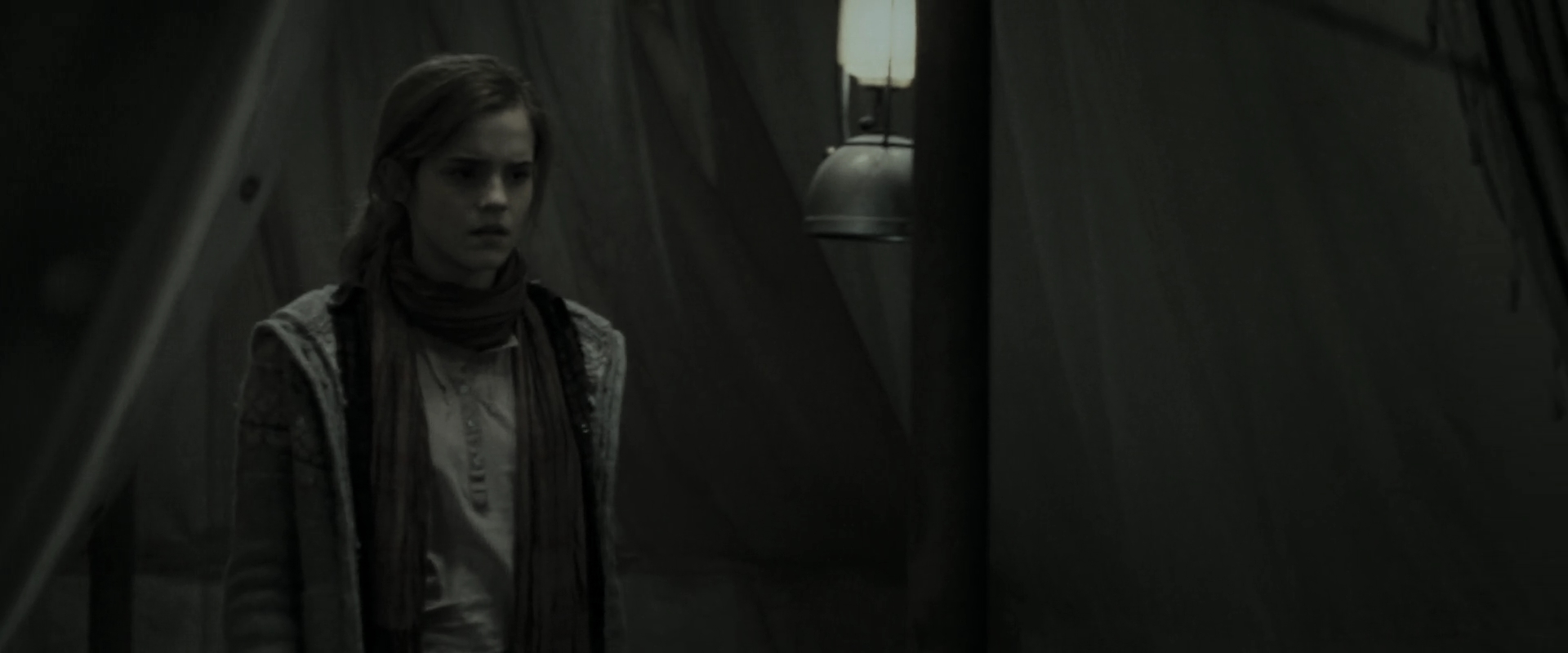 EmmaWatsonFan_dot_nl-HarryPotterAndTheDeathlyHallowsPart1-4456.jpg EmmaWatsonFan_dot_nl-HarryPotterAndTheDeathlyHallowsPart1-4456.jpg