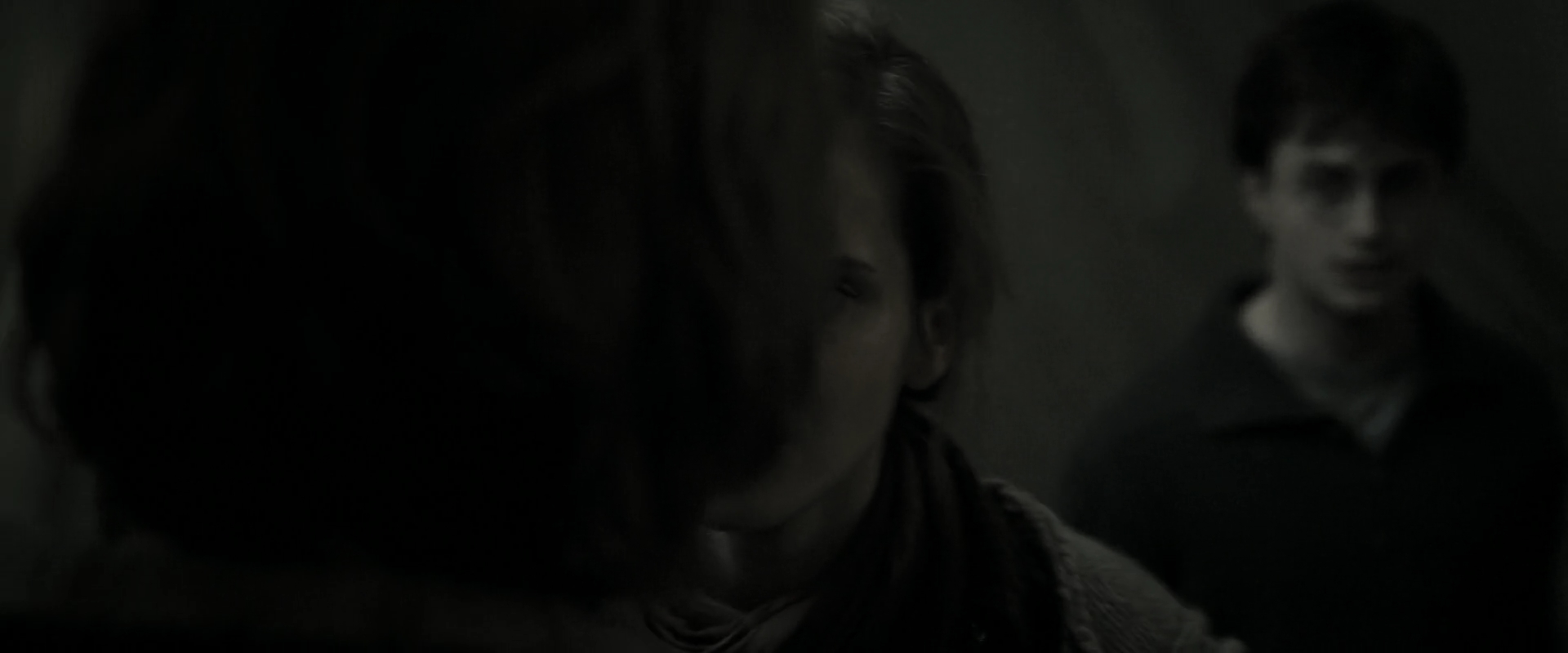 EmmaWatsonFan_dot_nl-HarryPotterAndTheDeathlyHallowsPart1-4479.jpg EmmaWatsonFan_dot_nl-HarryPotterAndTheDeathlyHallowsPart1-4479.jpg