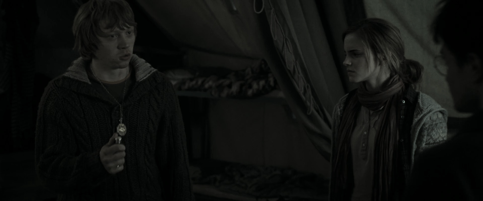 EmmaWatsonFan_dot_nl-HarryPotterAndTheDeathlyHallowsPart1-4489.jpg EmmaWatsonFan_dot_nl-HarryPotterAndTheDeathlyHallowsPart1-4489.jpg