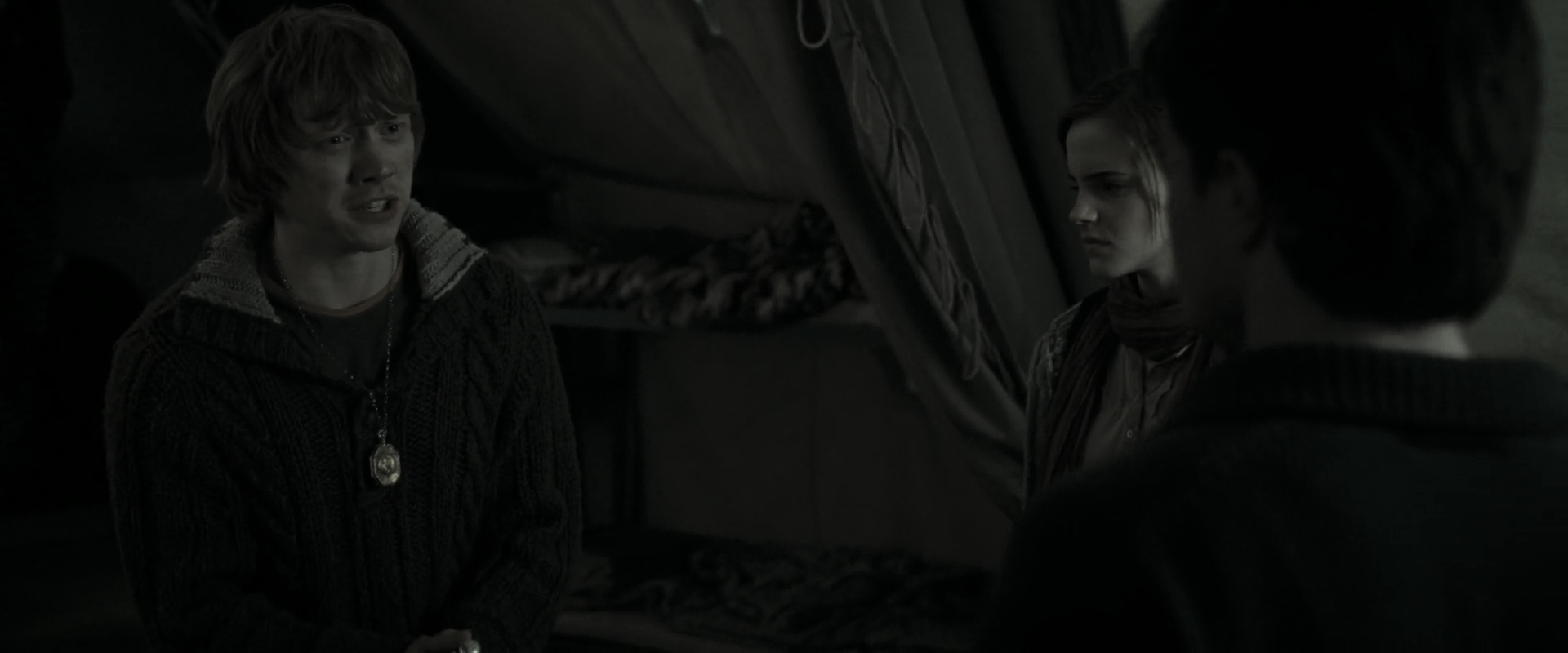 EmmaWatsonFan_dot_nl-HarryPotterAndTheDeathlyHallowsPart1-4491.jpg EmmaWatsonFan_dot_nl-HarryPotterAndTheDeathlyHallowsPart1-4491.jpg