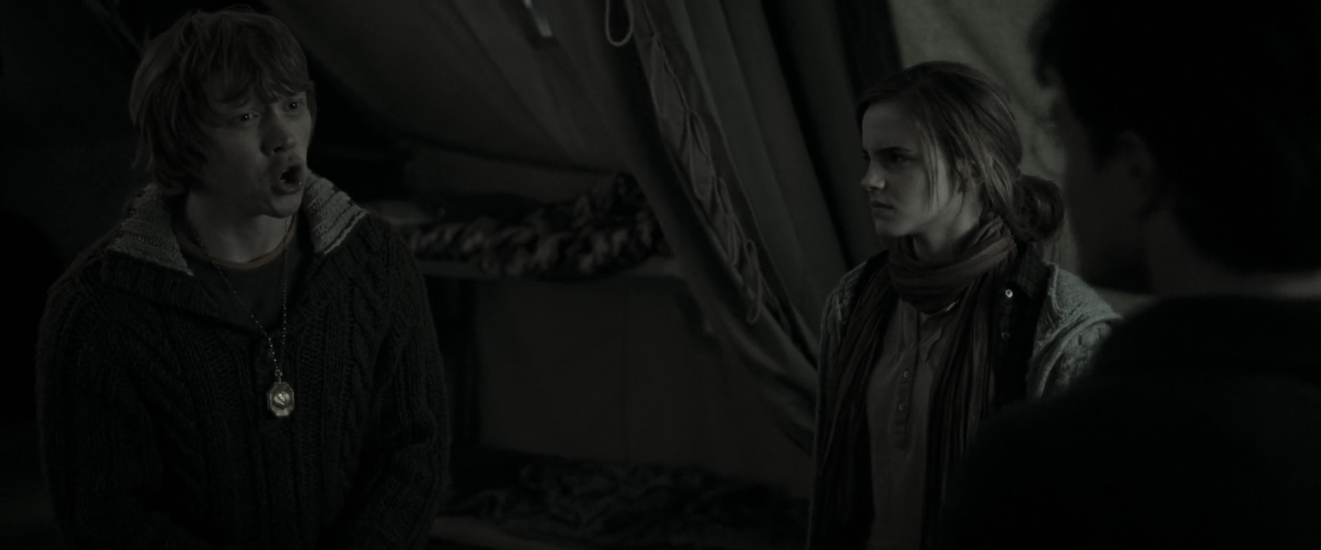 EmmaWatsonFan_dot_nl-HarryPotterAndTheDeathlyHallowsPart1-4492.jpg EmmaWatsonFan_dot_nl-HarryPotterAndTheDeathlyHallowsPart1-4492.jpg