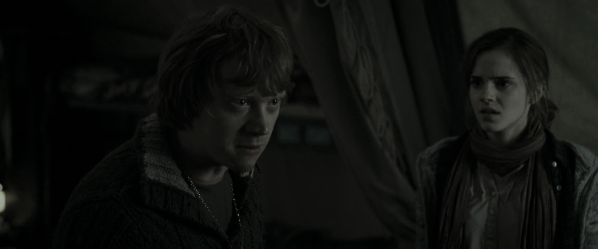 EmmaWatsonFan_dot_nl-HarryPotterAndTheDeathlyHallowsPart1-4500.jpg EmmaWatsonFan_dot_nl-HarryPotterAndTheDeathlyHallowsPart1-4500.jpg