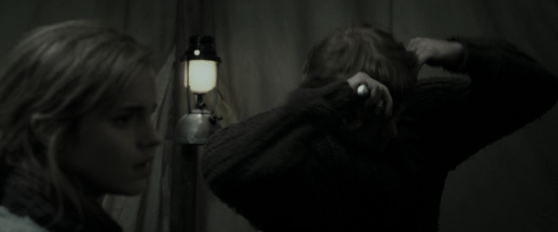 EmmaWatsonFan_dot_nl-HarryPotterAndTheDeathlyHallowsPart1-4510.jpg EmmaWatsonFan_dot_nl-HarryPotterAndTheDeathlyHallowsPart1-4510.jpg