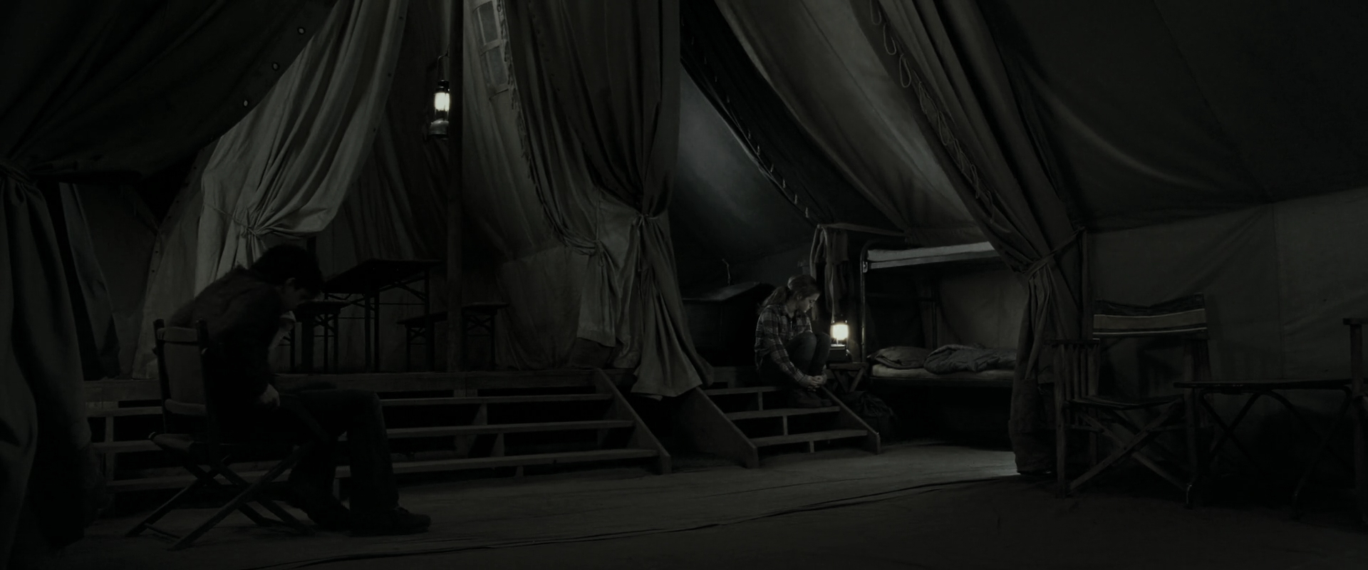 EmmaWatsonFan_dot_nl-HarryPotterAndTheDeathlyHallowsPart1-4663.jpg EmmaWatsonFan_dot_nl-HarryPotterAndTheDeathlyHallowsPart1-4663.jpg