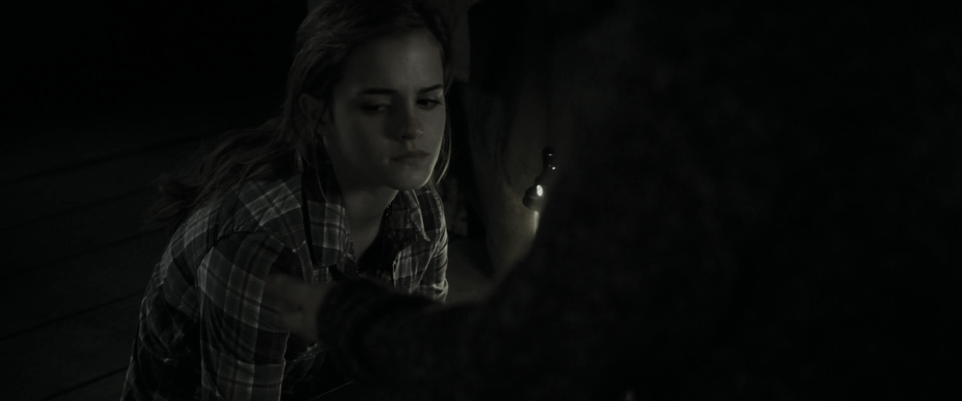 EmmaWatsonFan_dot_nl-HarryPotterAndTheDeathlyHallowsPart1-4689.jpg EmmaWatsonFan_dot_nl-HarryPotterAndTheDeathlyHallowsPart1-4689.jpg