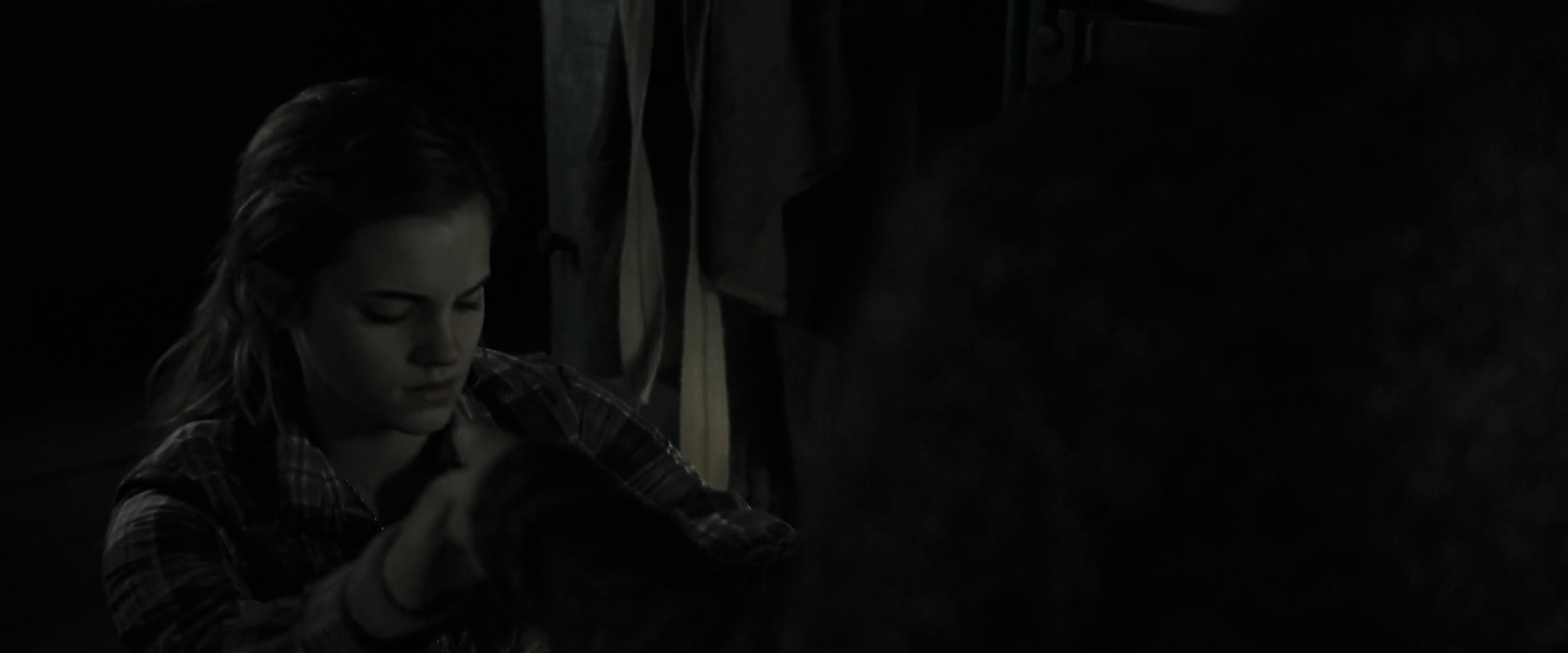 EmmaWatsonFan_dot_nl-HarryPotterAndTheDeathlyHallowsPart1-4693.jpg EmmaWatsonFan_dot_nl-HarryPotterAndTheDeathlyHallowsPart1-4693.jpg