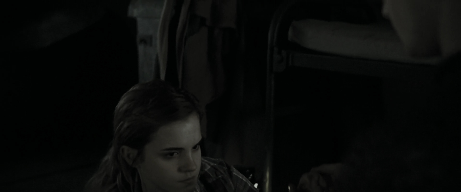 EmmaWatsonFan_dot_nl-HarryPotterAndTheDeathlyHallowsPart1-4694.jpg EmmaWatsonFan_dot_nl-HarryPotterAndTheDeathlyHallowsPart1-4694.jpg