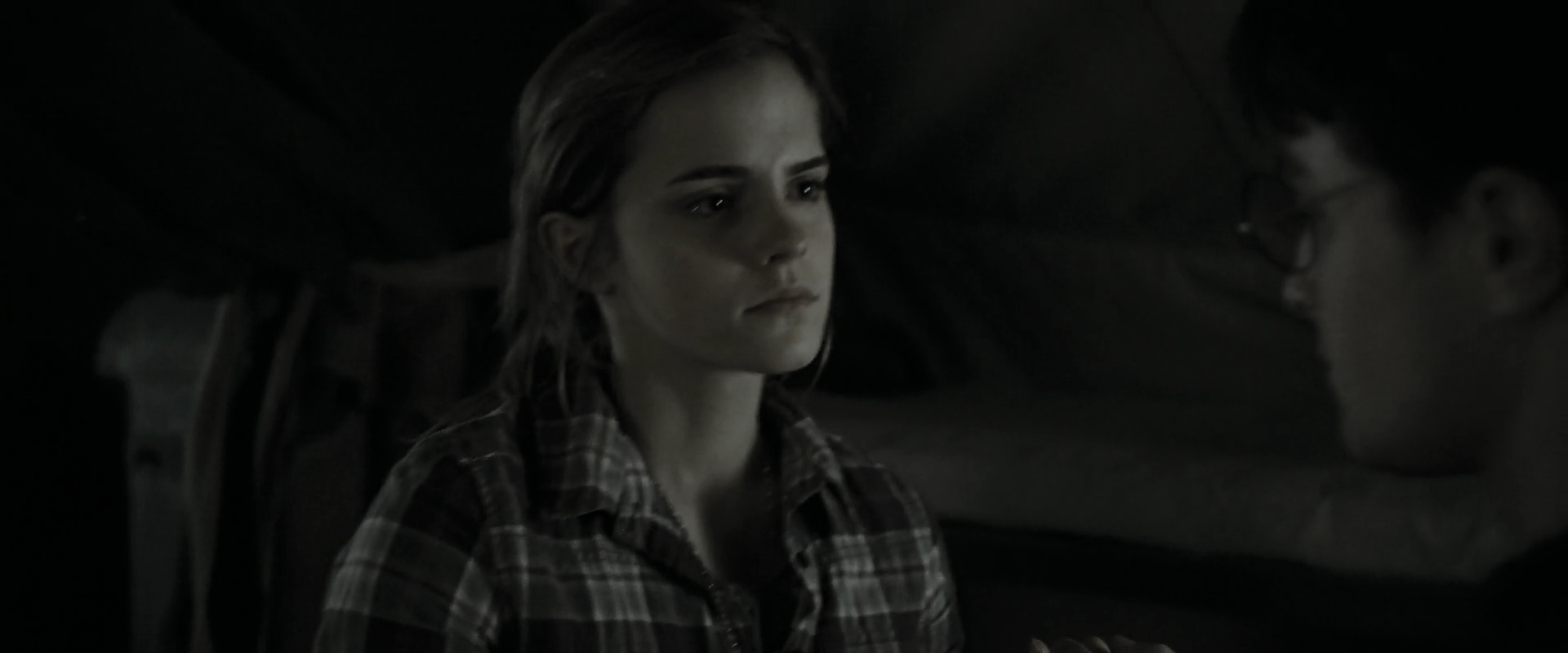 EmmaWatsonFan_dot_nl-HarryPotterAndTheDeathlyHallowsPart1-4695.jpg