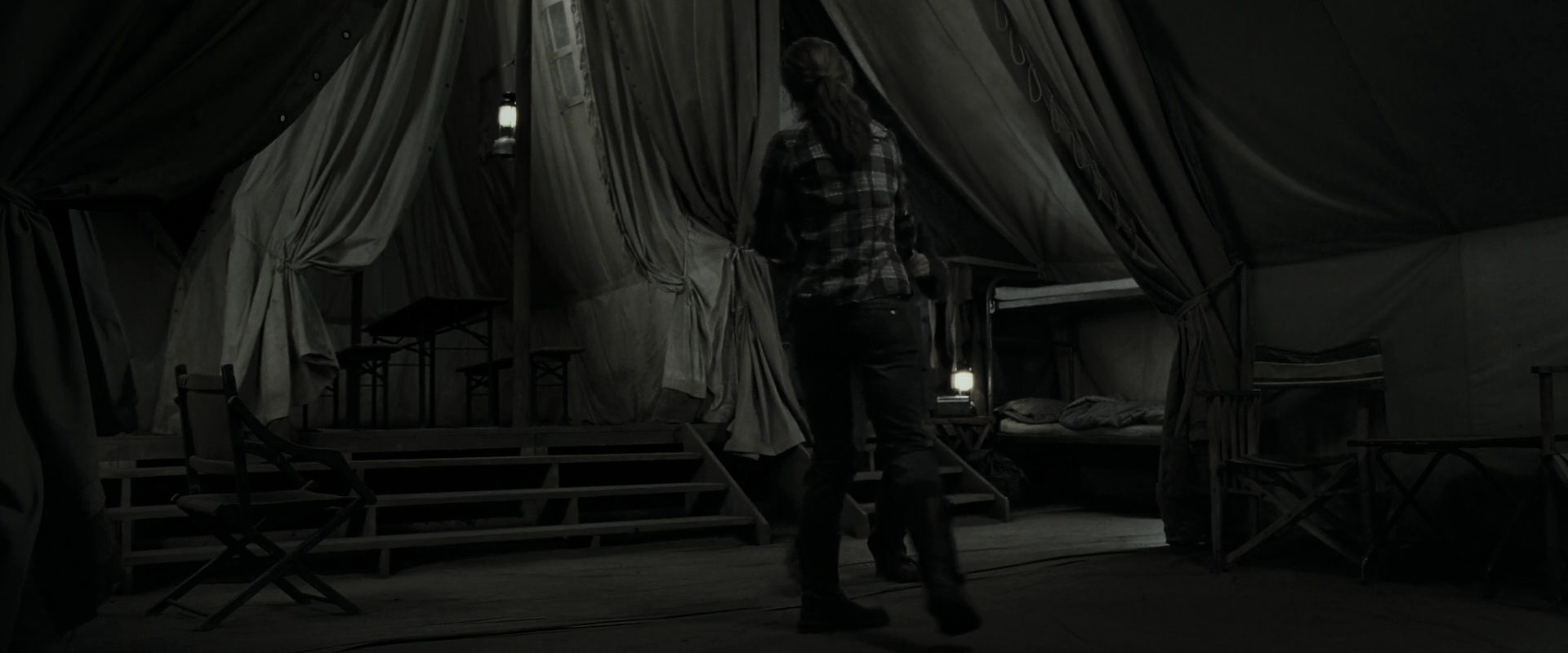 EmmaWatsonFan_dot_nl-HarryPotterAndTheDeathlyHallowsPart1-4732.jpg EmmaWatsonFan_dot_nl-HarryPotterAndTheDeathlyHallowsPart1-4732.jpg