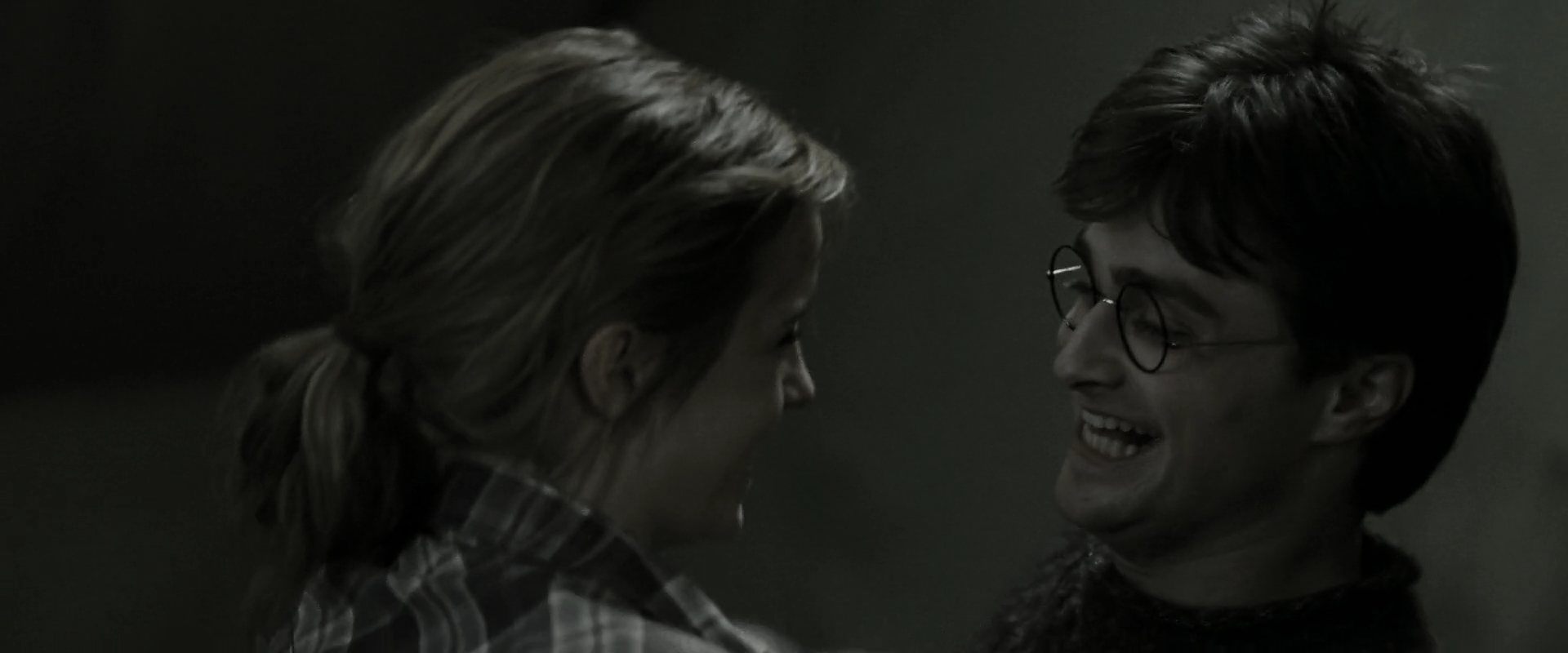 EmmaWatsonFan_dot_nl-HarryPotterAndTheDeathlyHallowsPart1-4738.jpg EmmaWatsonFan_dot_nl-HarryPotterAndTheDeathlyHallowsPart1-4738.jpg