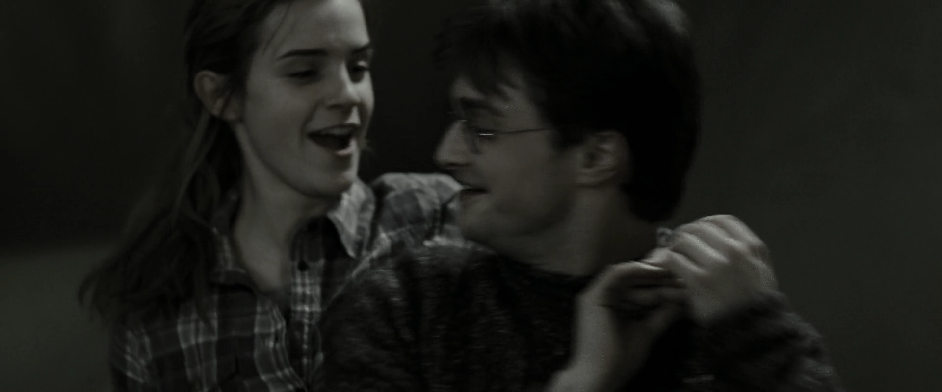 EmmaWatsonFan_dot_nl-HarryPotterAndTheDeathlyHallowsPart1-4749.jpg EmmaWatsonFan_dot_nl-HarryPotterAndTheDeathlyHallowsPart1-4749.jpg