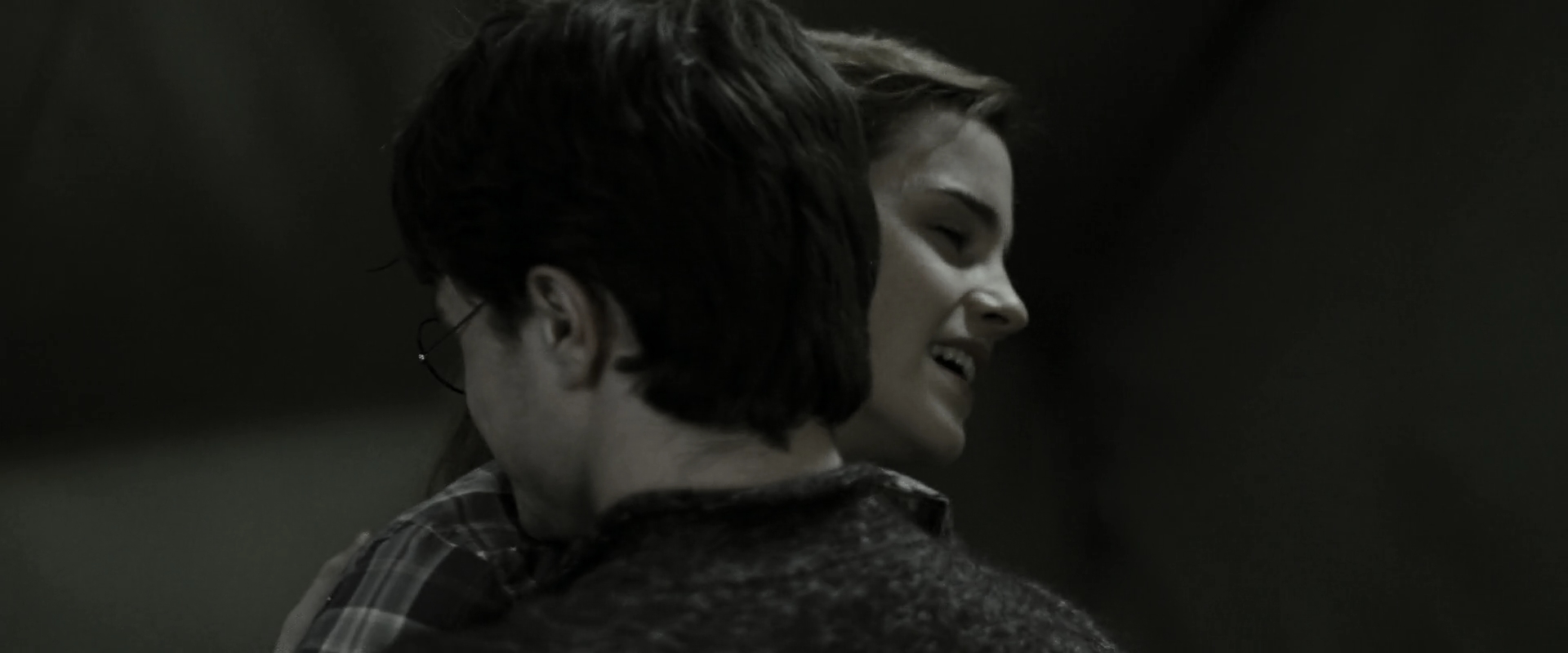 EmmaWatsonFan_dot_nl-HarryPotterAndTheDeathlyHallowsPart1-4756.jpg EmmaWatsonFan_dot_nl-HarryPotterAndTheDeathlyHallowsPart1-4756.jpg