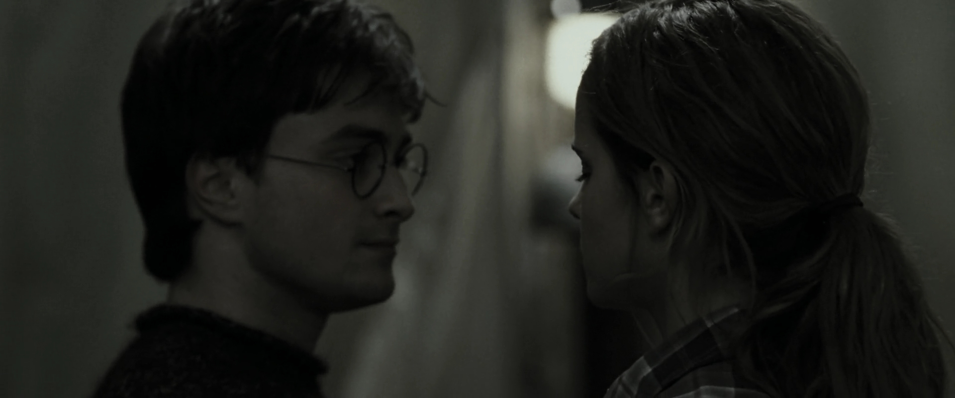 EmmaWatsonFan_dot_nl-HarryPotterAndTheDeathlyHallowsPart1-4771.jpg EmmaWatsonFan_dot_nl-HarryPotterAndTheDeathlyHallowsPart1-4771.jpg