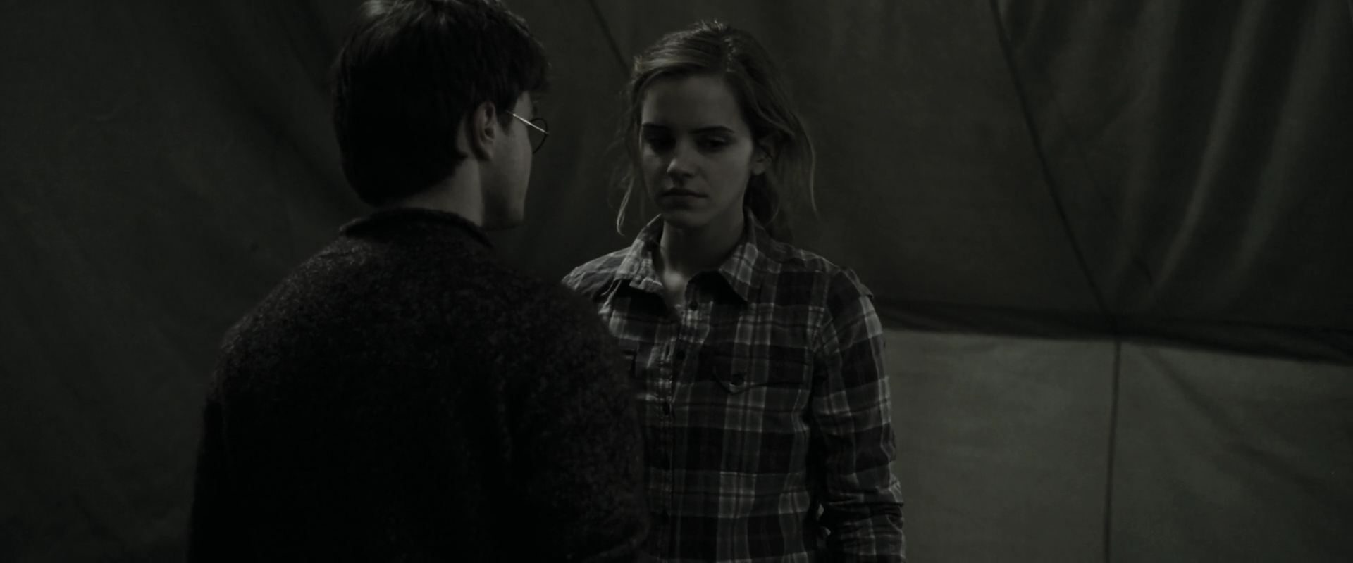 EmmaWatsonFan_dot_nl-HarryPotterAndTheDeathlyHallowsPart1-4775.jpg