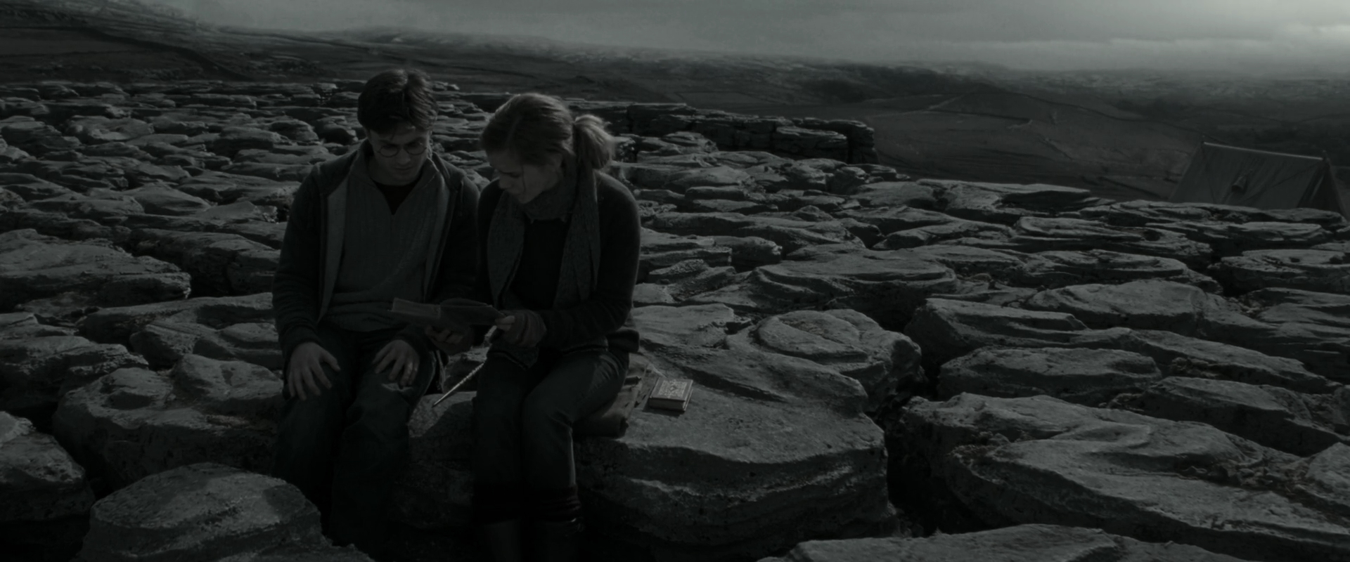 EmmaWatsonFan_dot_nl-HarryPotterAndTheDeathlyHallowsPart1-4855.jpg EmmaWatsonFan_dot_nl-HarryPotterAndTheDeathlyHallowsPart1-4855.jpg