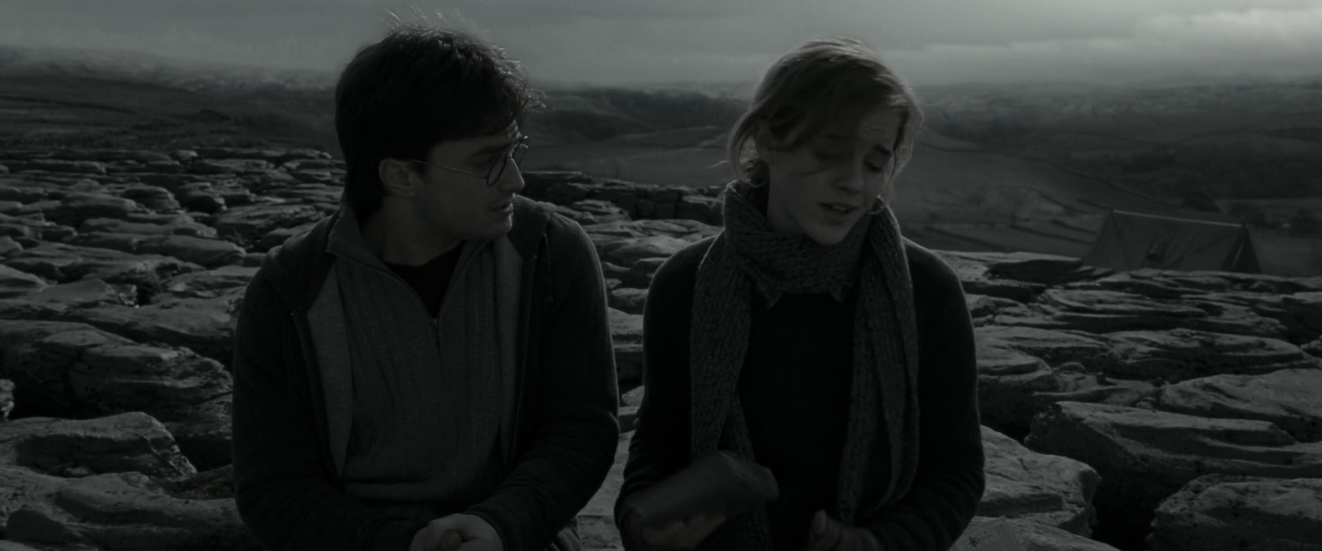 EmmaWatsonFan_dot_nl-HarryPotterAndTheDeathlyHallowsPart1-4881.jpg EmmaWatsonFan_dot_nl-HarryPotterAndTheDeathlyHallowsPart1-4881.jpg