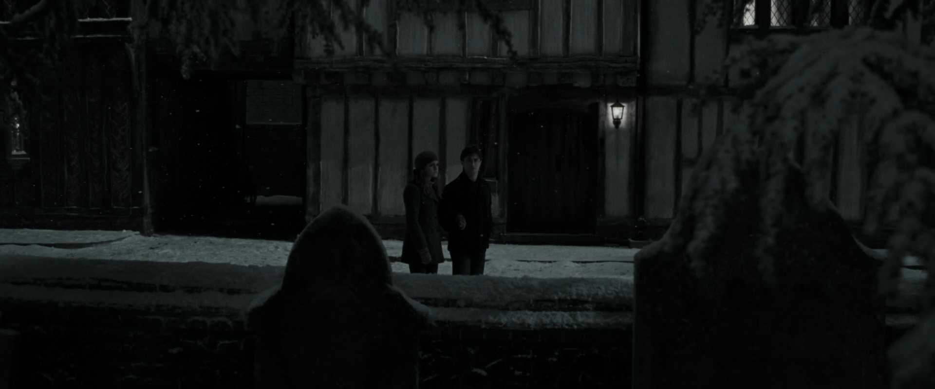 EmmaWatsonFan_dot_nl-HarryPotterAndTheDeathlyHallowsPart1-4983.jpg EmmaWatsonFan_dot_nl-HarryPotterAndTheDeathlyHallowsPart1-4983.jpg