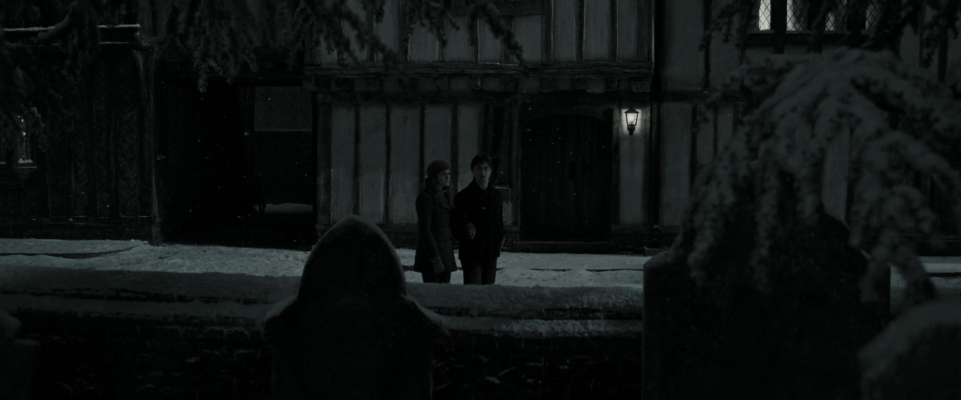 EmmaWatsonFan_dot_nl-HarryPotterAndTheDeathlyHallowsPart1-4985.jpg EmmaWatsonFan_dot_nl-HarryPotterAndTheDeathlyHallowsPart1-4985.jpg