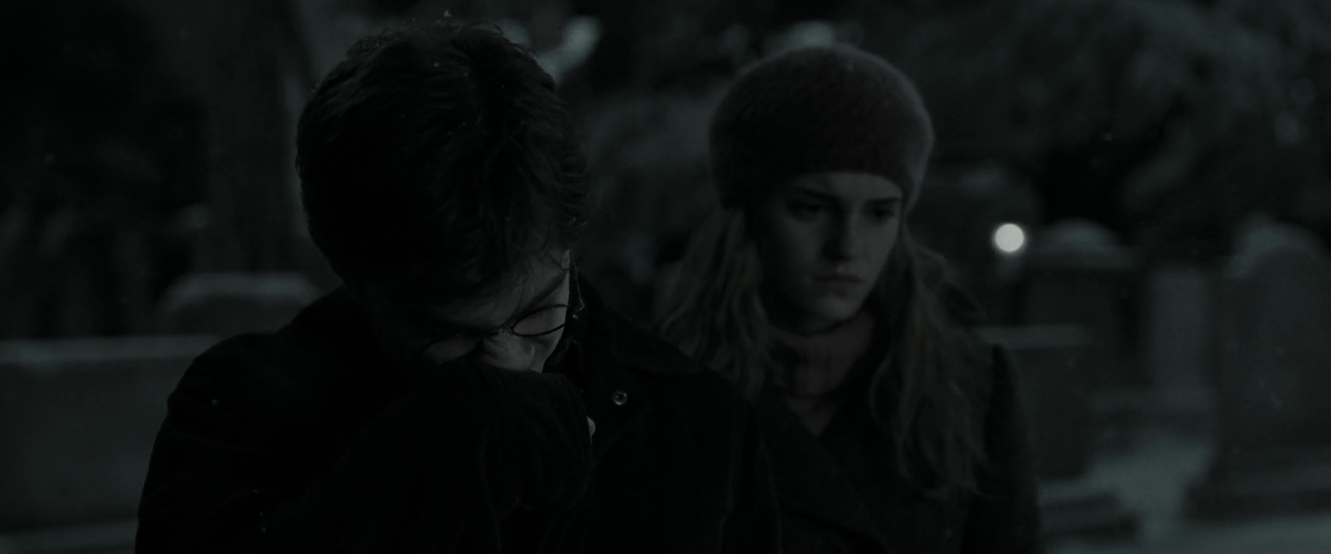 EmmaWatsonFan_dot_nl-HarryPotterAndTheDeathlyHallowsPart1-5074.jpg EmmaWatsonFan_dot_nl-HarryPotterAndTheDeathlyHallowsPart1-5074.jpg