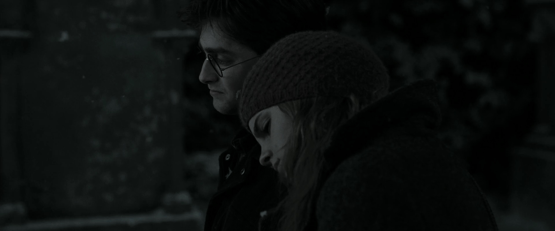 EmmaWatsonFan_dot_nl-HarryPotterAndTheDeathlyHallowsPart1-5094.jpg