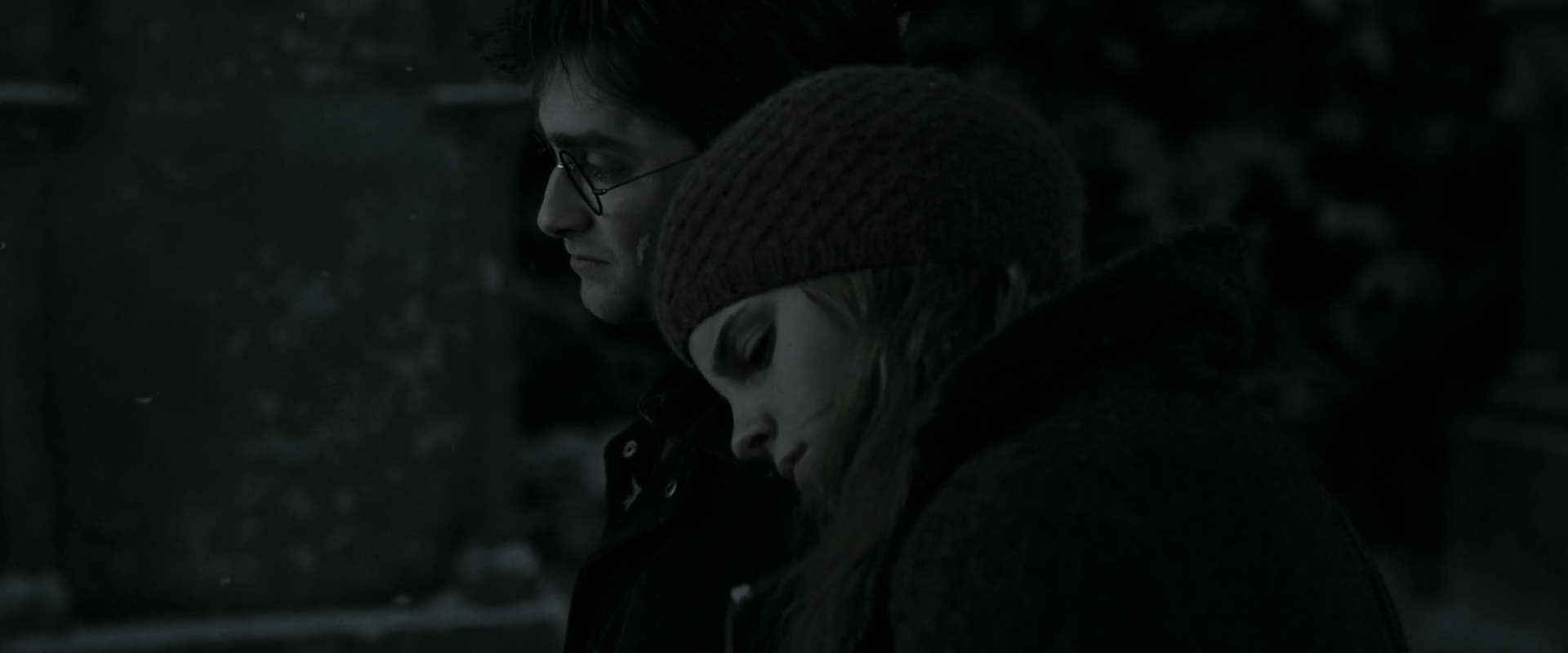 EmmaWatsonFan_dot_nl-HarryPotterAndTheDeathlyHallowsPart1-5095.jpg