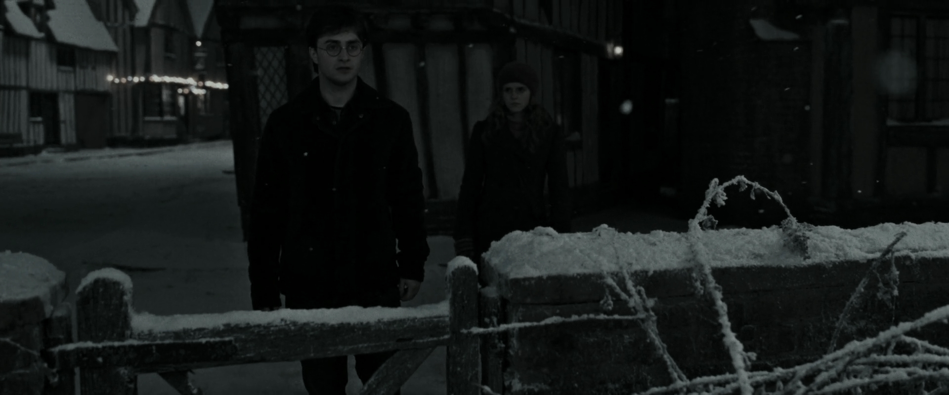 EmmaWatsonFan_dot_nl-HarryPotterAndTheDeathlyHallowsPart1-5141.jpg EmmaWatsonFan_dot_nl-HarryPotterAndTheDeathlyHallowsPart1-5141.jpg