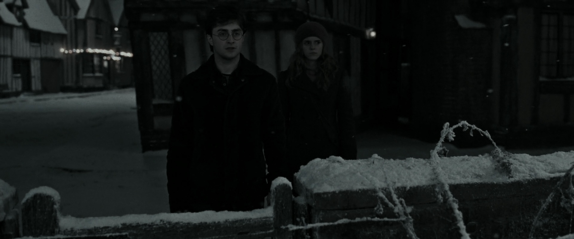 EmmaWatsonFan_dot_nl-HarryPotterAndTheDeathlyHallowsPart1-5143.jpg EmmaWatsonFan_dot_nl-HarryPotterAndTheDeathlyHallowsPart1-5143.jpg