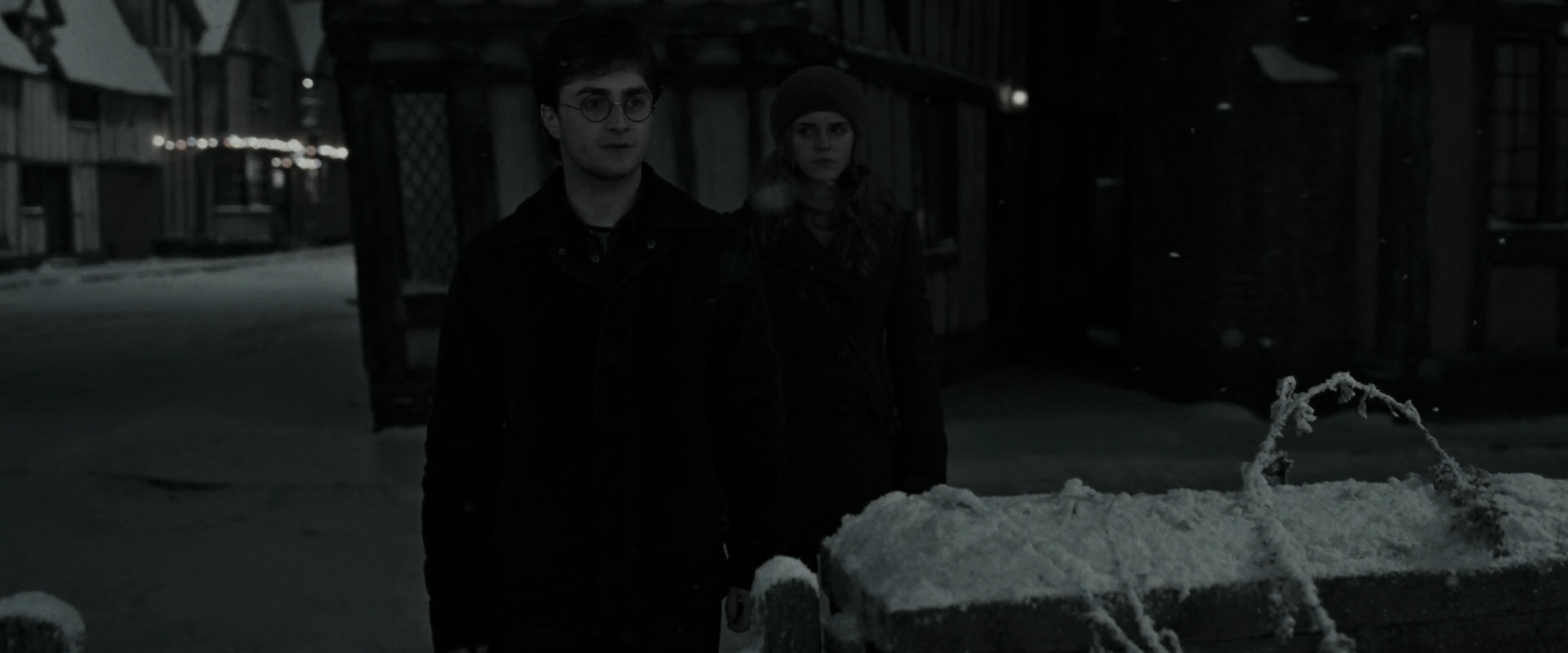 EmmaWatsonFan_dot_nl-HarryPotterAndTheDeathlyHallowsPart1-5145.jpg EmmaWatsonFan_dot_nl-HarryPotterAndTheDeathlyHallowsPart1-5145.jpg