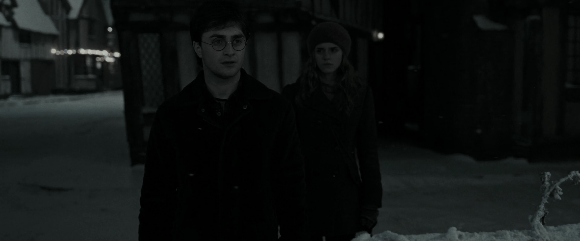 EmmaWatsonFan_dot_nl-HarryPotterAndTheDeathlyHallowsPart1-5153.jpg