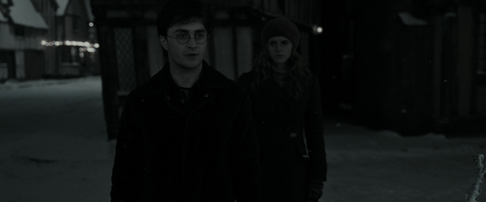 EmmaWatsonFan_dot_nl-HarryPotterAndTheDeathlyHallowsPart1-5154.jpg