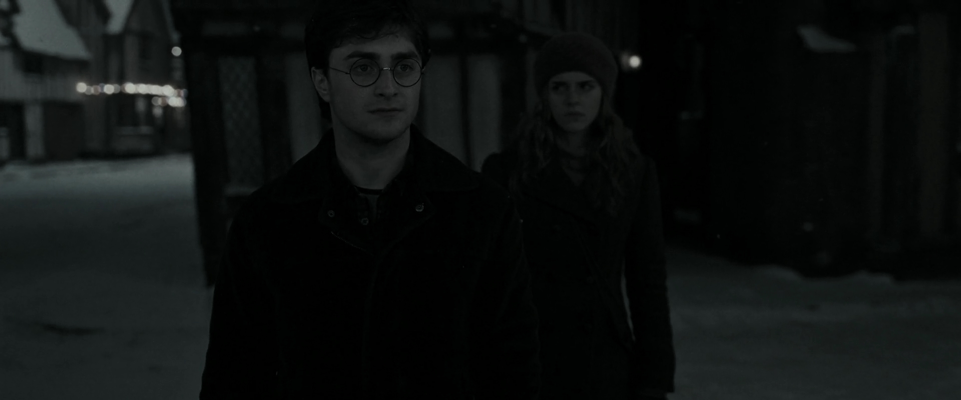 EmmaWatsonFan_dot_nl-HarryPotterAndTheDeathlyHallowsPart1-5156.jpg