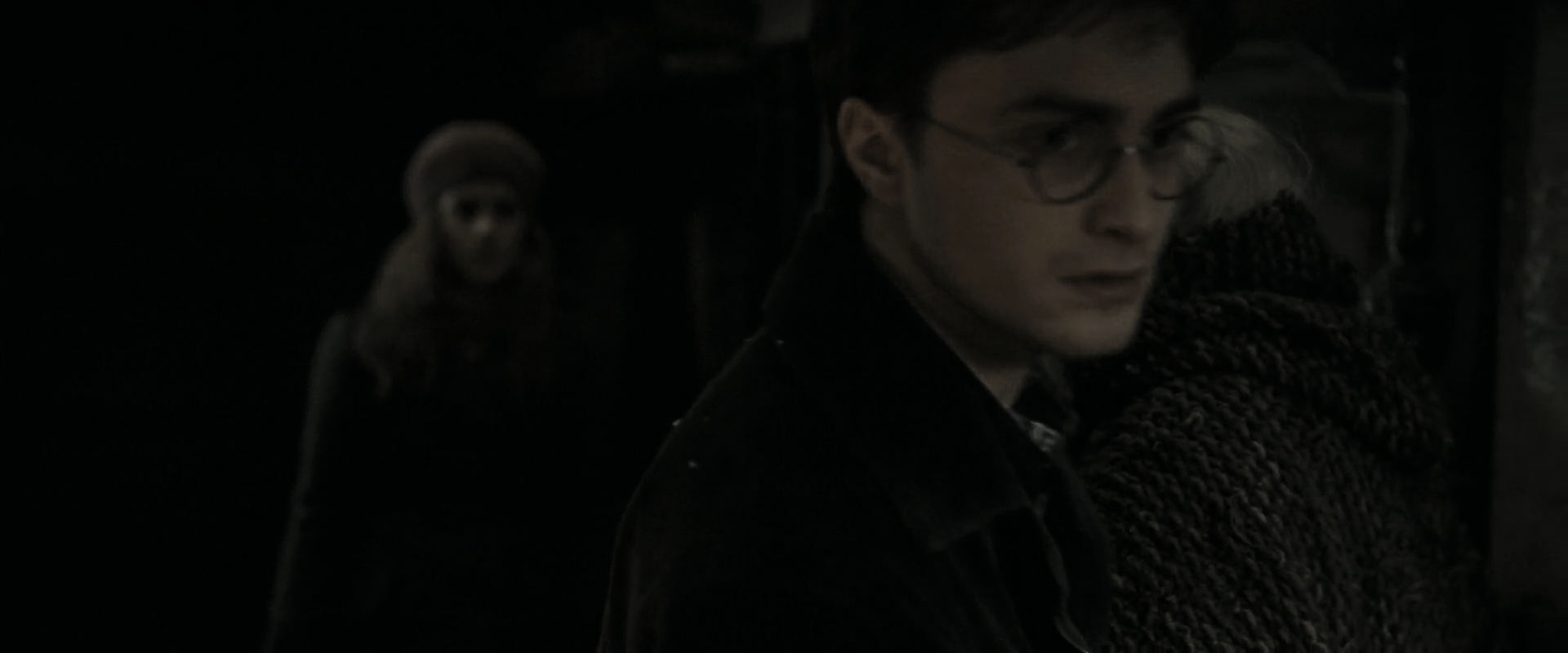 EmmaWatsonFan_dot_nl-HarryPotterAndTheDeathlyHallowsPart1-5195.jpg EmmaWatsonFan_dot_nl-HarryPotterAndTheDeathlyHallowsPart1-5195.jpg
